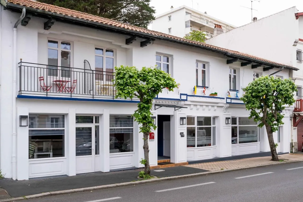 Urban Style Biarritz Le Relais 3*,